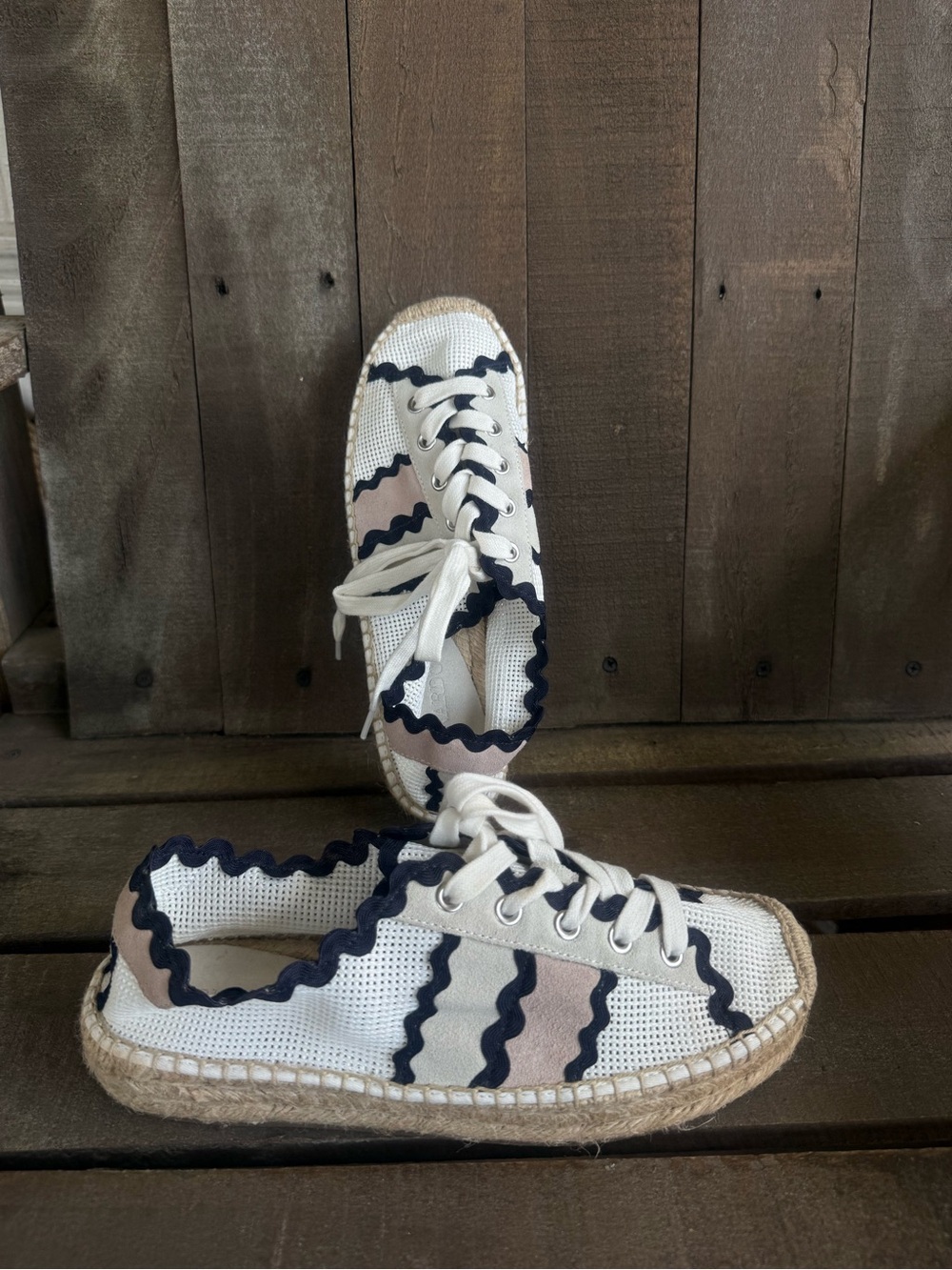 NEW Bernardo Vale Scalloped Mesh Espadrille Sneakers - Size 7.5